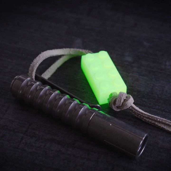 Embrite™ 發光積木掛繩珠