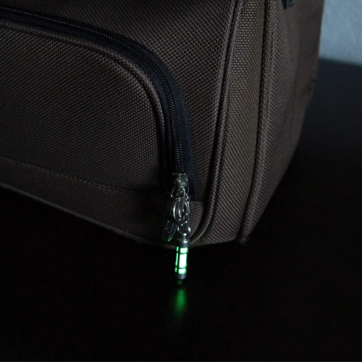 TEC-T3  Embrite™ 發光鈦金屬匙扣