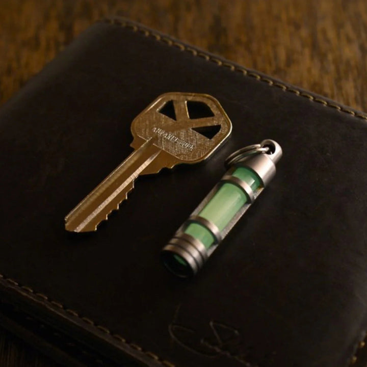 TEC-T3  Embrite™ 發光鈦金屬匙扣