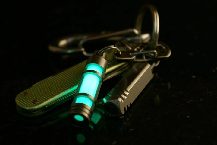 TEC-T3  Embrite™ 發光鈦金屬匙扣