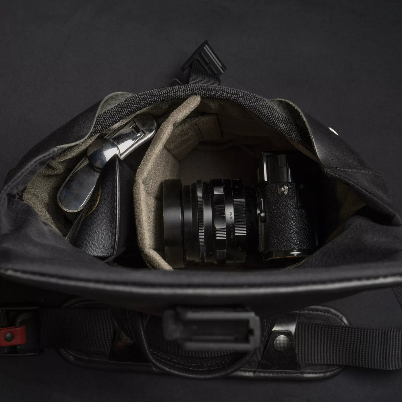 「PILOT 飛行員」升級版皮革旅遊相機包 3.5L