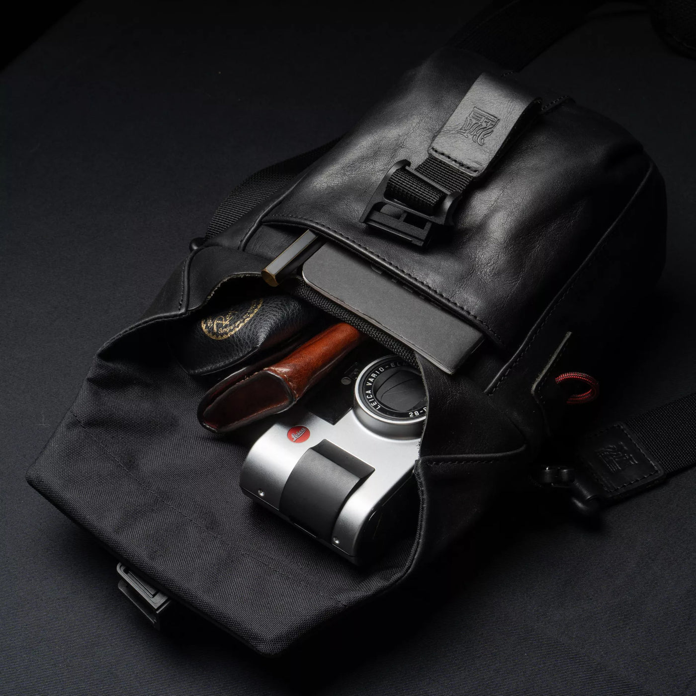 「PILOT 飛行員」升級版皮革旅遊相機包 2L