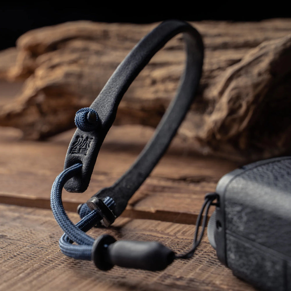 Parashooter Wrist Strap / 014 Black Navy / Slim Wotancraft