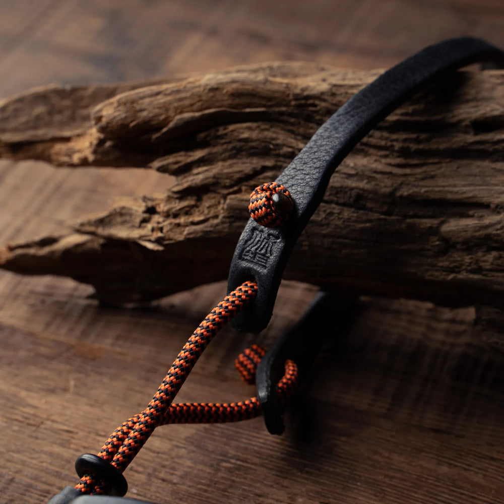 Parashooter Wrist Strap / 012 Black Orange / Slim Wotancraft