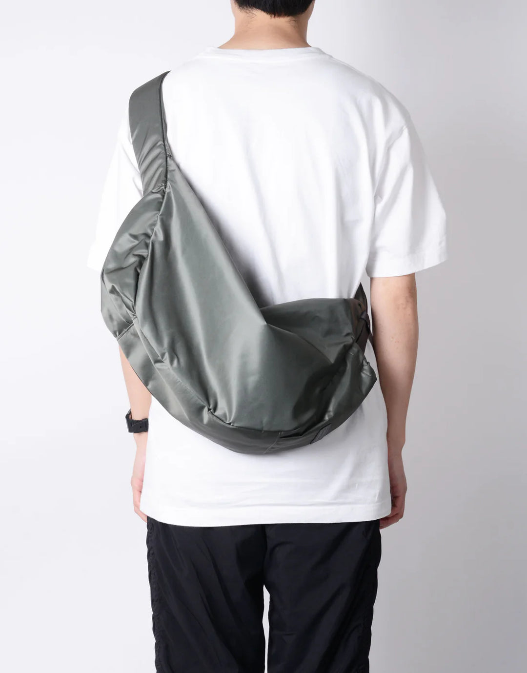 Ark Solid Shoulder Bag M