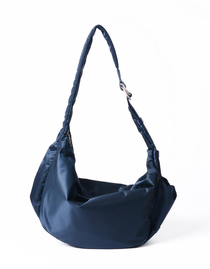 Ark Solid Shoulder Bag M