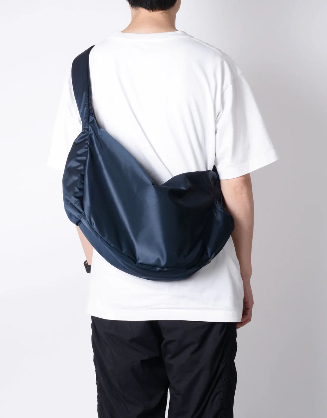 Ark Solid Shoulder Bag M
