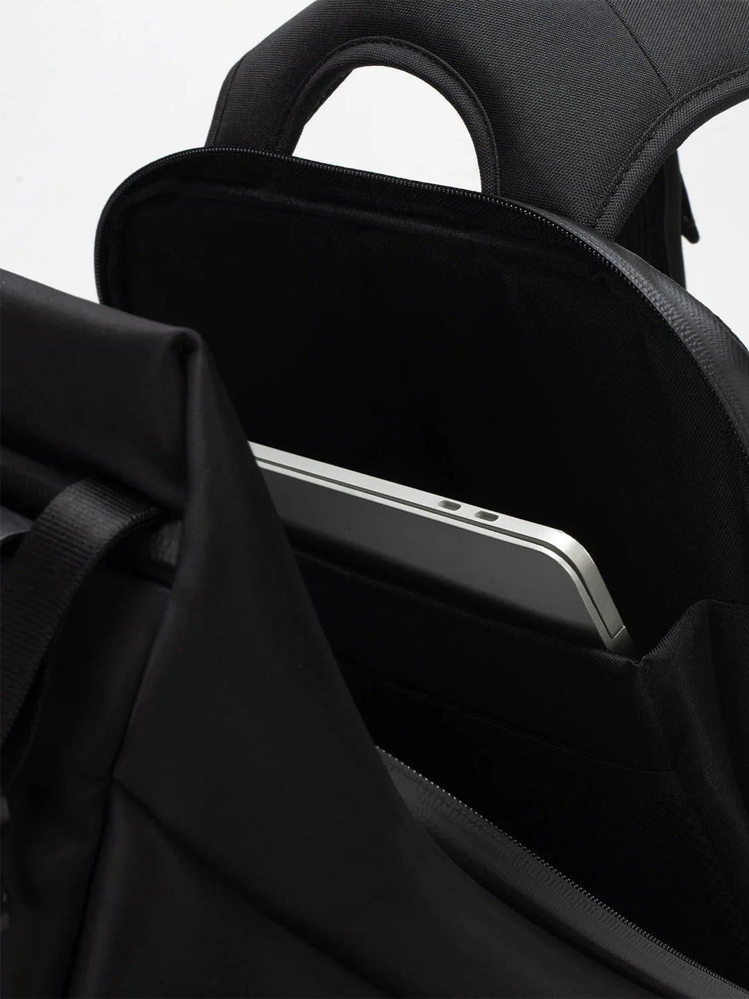 Saru Sleek Black côte&ciel