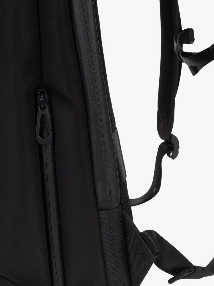 Saru Sleek Black côte&ciel