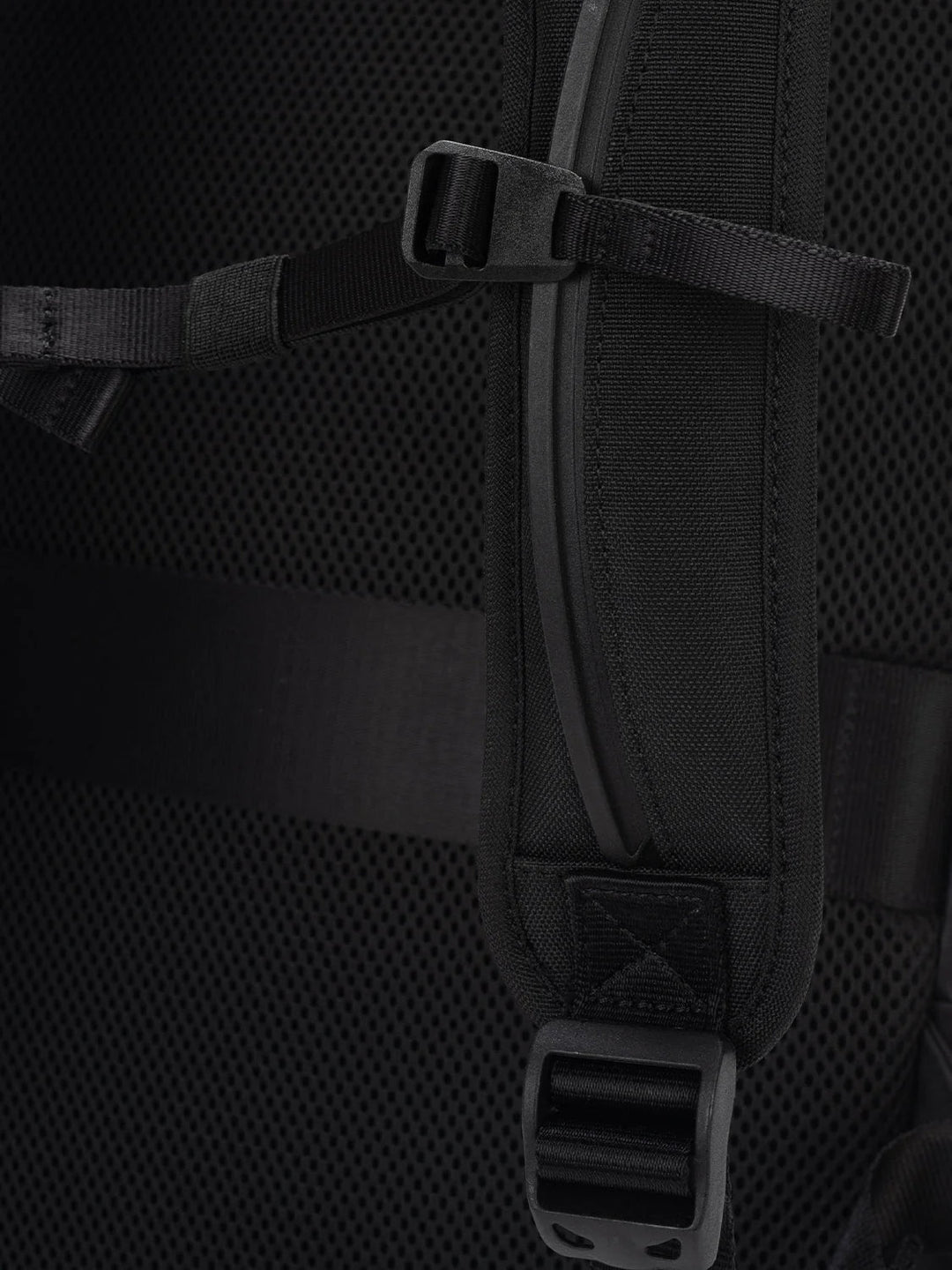 Saru Sleek Black côte&ciel