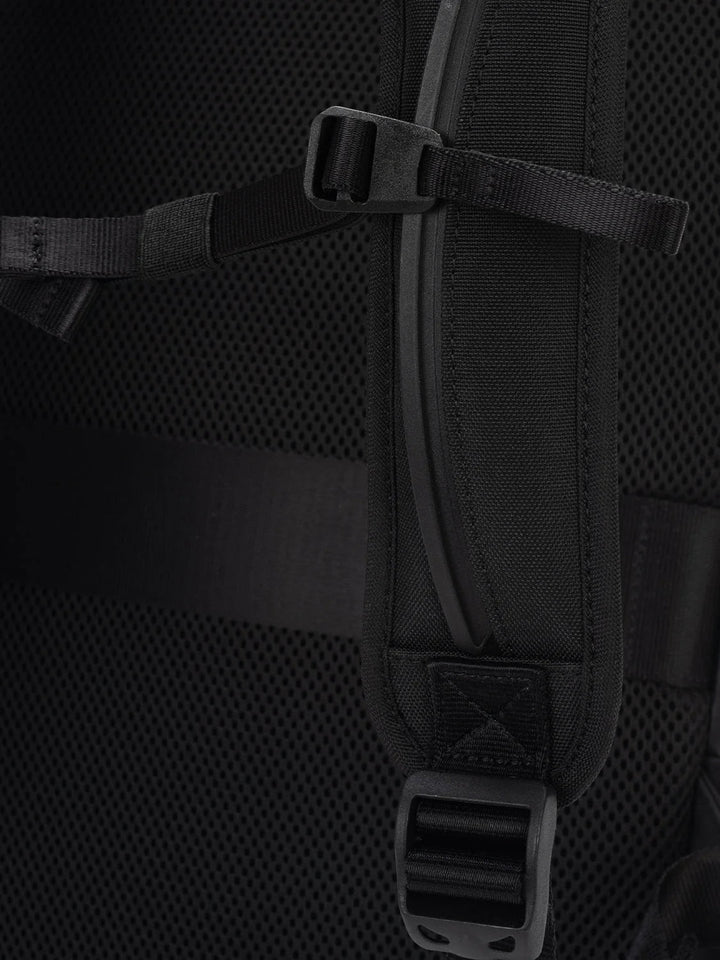 Saru Sleek Black côte&ciel