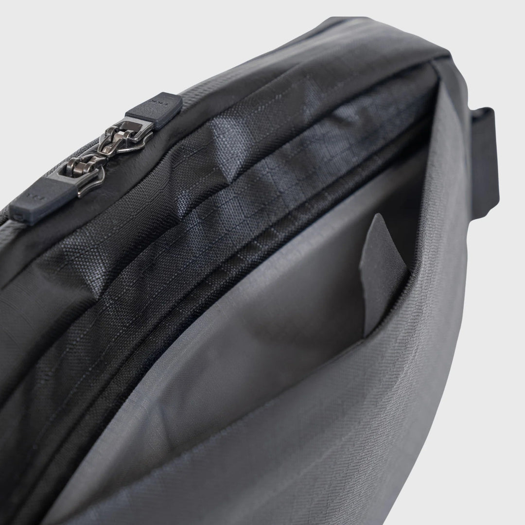 XB:01 CROSSBODY 3L RE:FORM