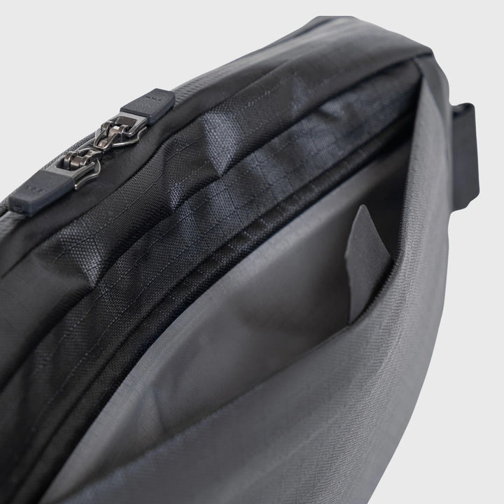 XB:01 CROSSBODY 3L RE:FORM