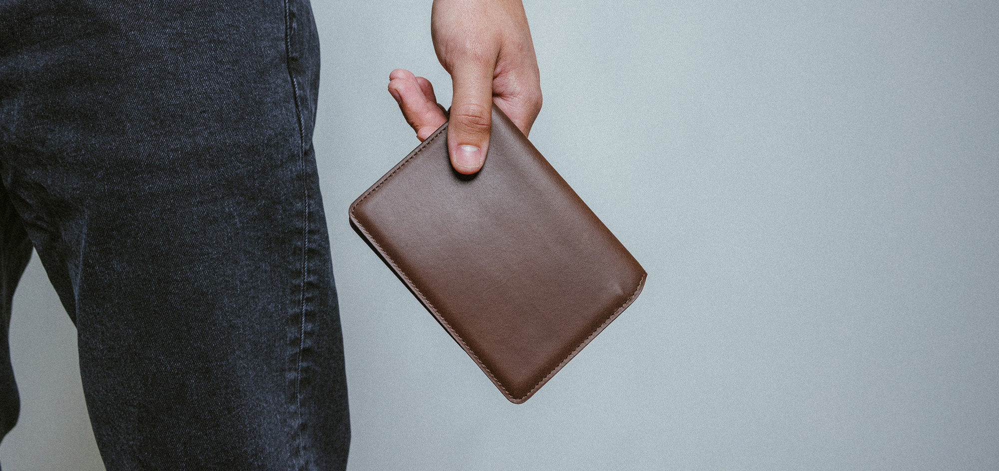 NOMAD Passport Wallet By Horween® Leather Standard / Pen Edition