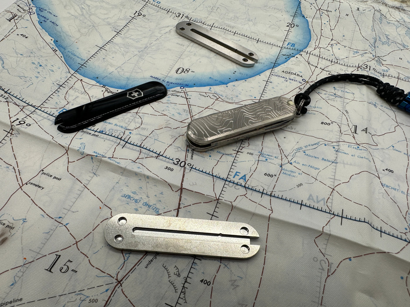 Countycomm - 58mm Titanium Scales + Classic Swiss Army Knife Kit