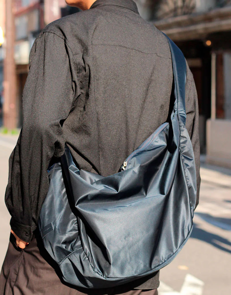 Ark Solid Shoulder Bag L