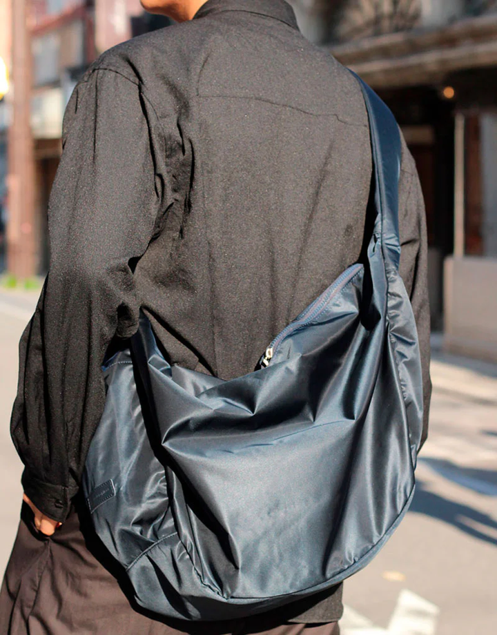 Ark Solid Shoulder Bag L