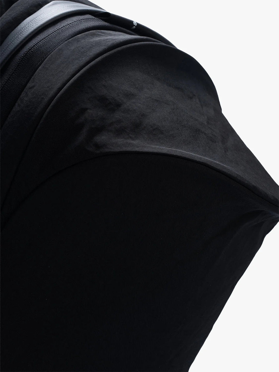Elvo Carbon Black côte&ciel