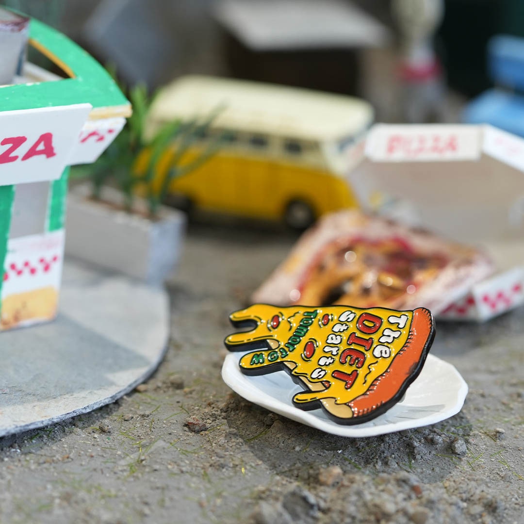 Pins / MESSAGE DULTON